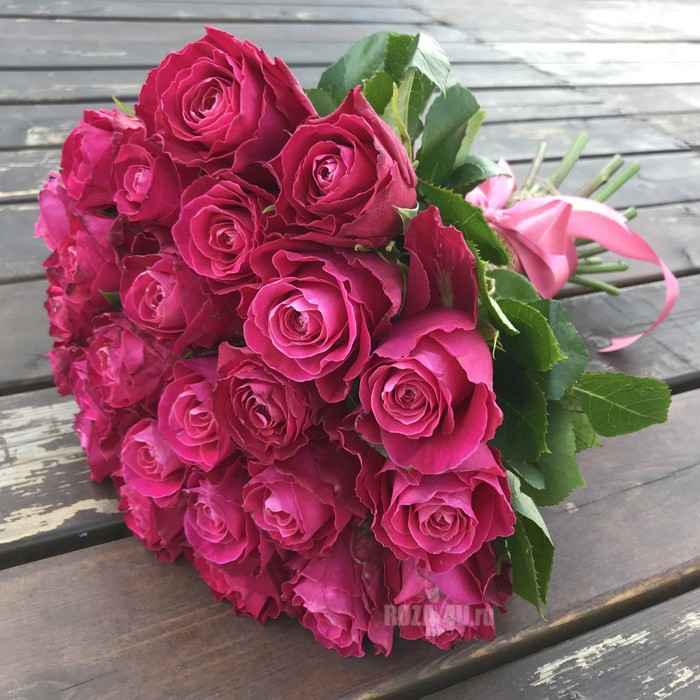 25 Малиновых роз Муви Стар 40 см