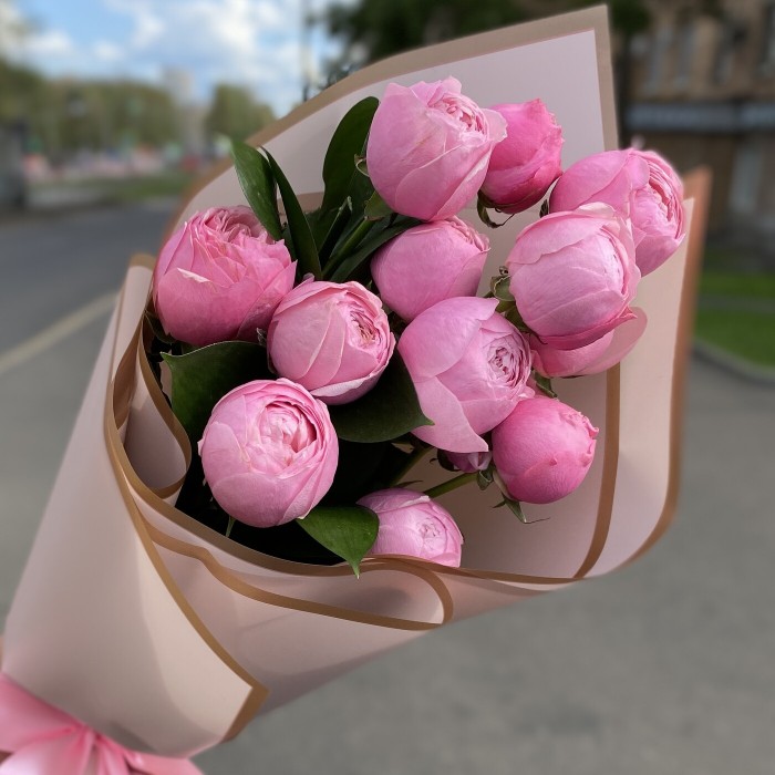 Комплимент из пионовидных роз Сильва Пинк 50см