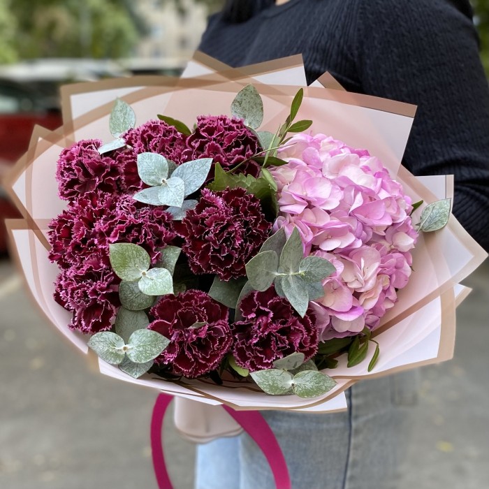 Букет Пурпурный закат с гортензией и гвоздиками