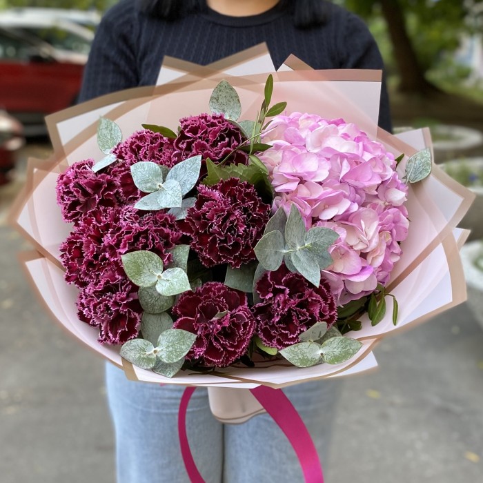 Букет Пурпурный закат с гортензией и гвоздиками