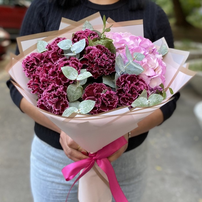 Букет Пурпурный закат с гортензией и гвоздиками