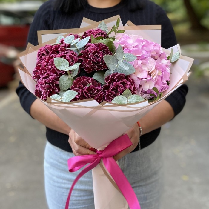 Букет Пурпурный закат с гортензией и гвоздиками