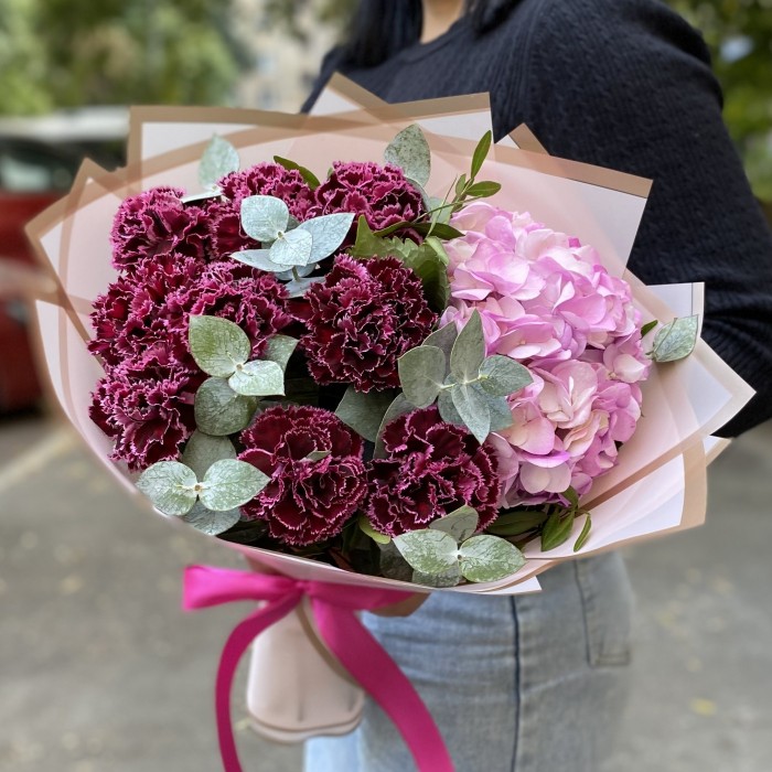 Букет Пурпурный закат с гортензией и гвоздиками