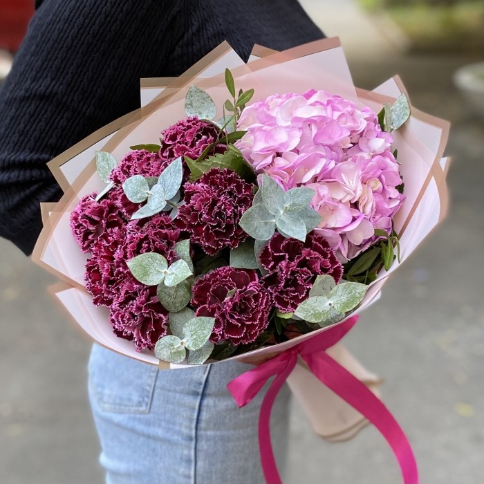 Букет Пурпурный закат с гортензией и гвоздиками