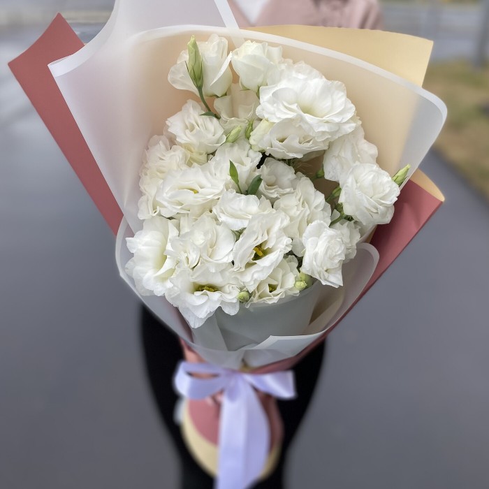 Букет махровых белых Эустом