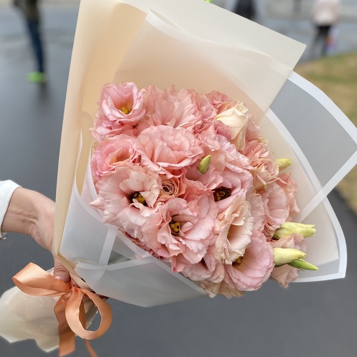 Букет махровых розовых Эустом