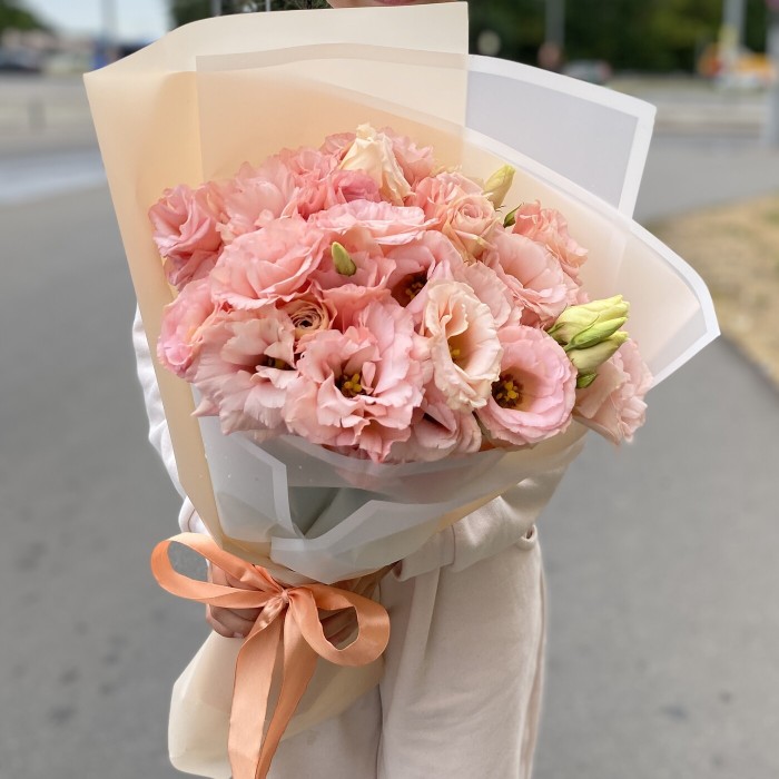 Букет махровых розовых Эустом