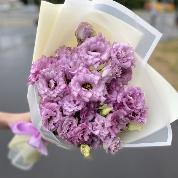 Букет махровых сиреневых Эустом