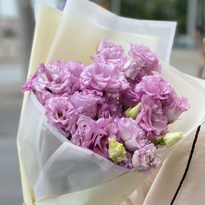 Букет махровых сиреневых Эустом