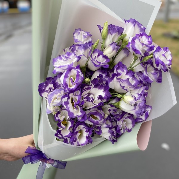 Букет сиренево белых Эустом