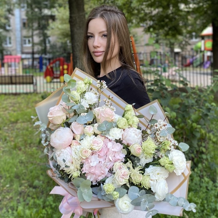 Букет с гортензией Легкий бриз