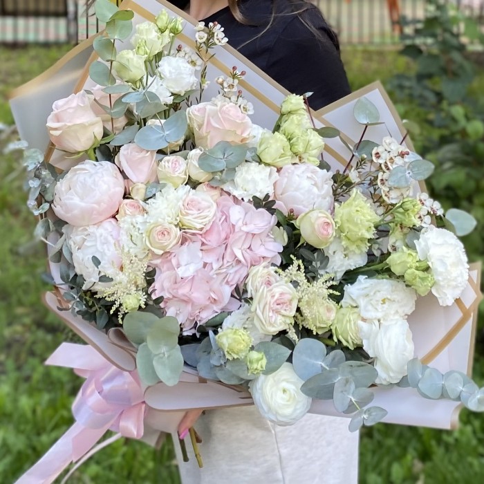 Букет с гортензией Легкий бриз