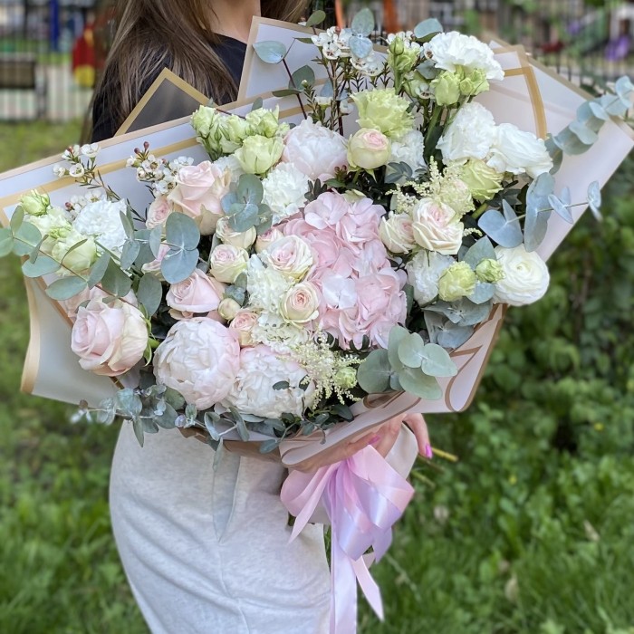 Букет с гортензией Легкий бриз