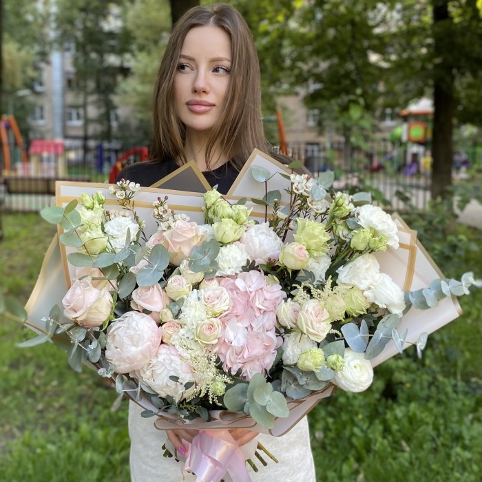 Букет с гортензией Легкий бриз