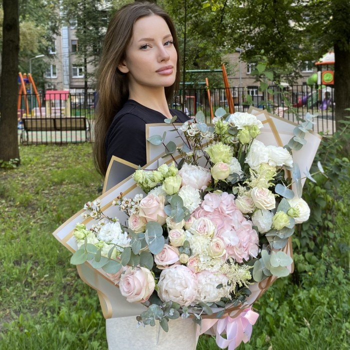 Букет с гортензией Легкий бриз