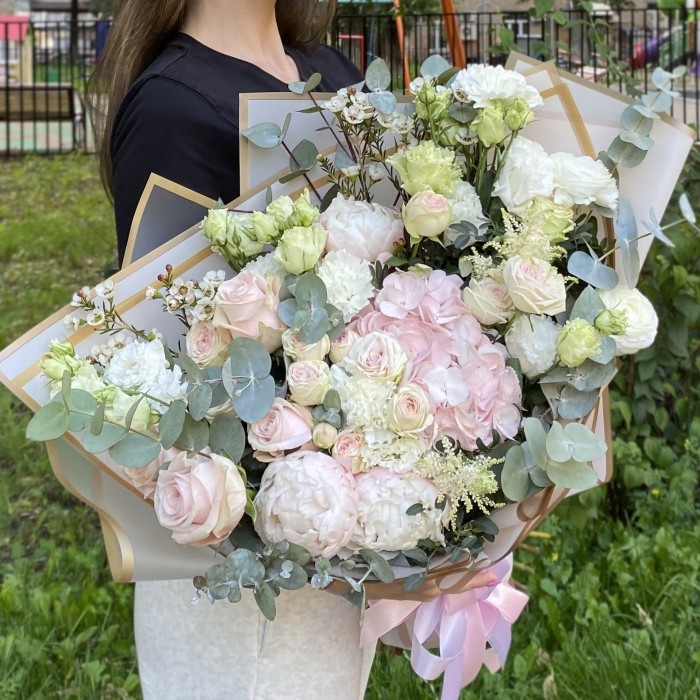 Букет с гортензией Легкий бриз