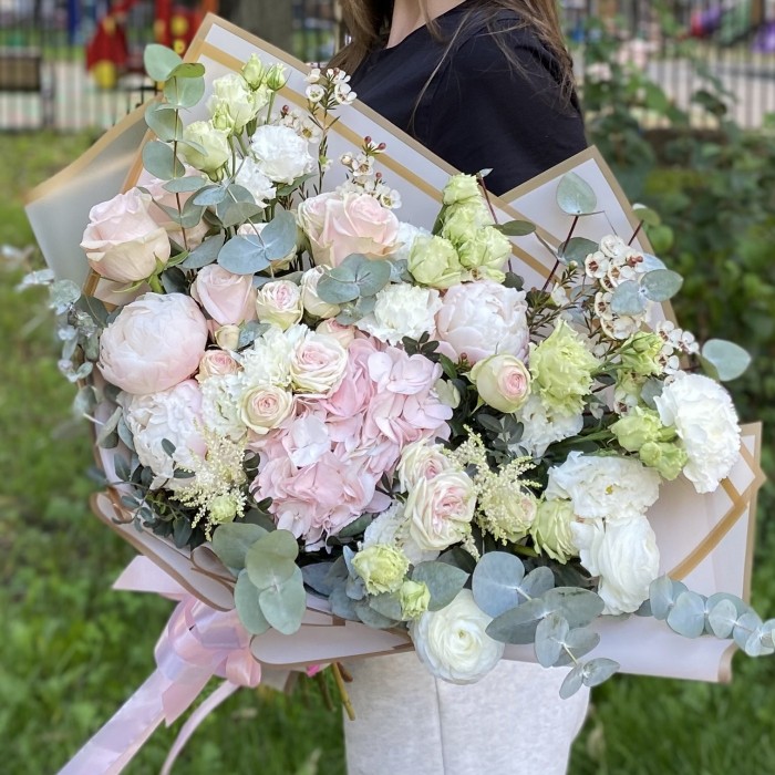 Букет с гортензией Легкий бриз