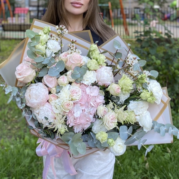 Букет с гортензией Легкий бриз