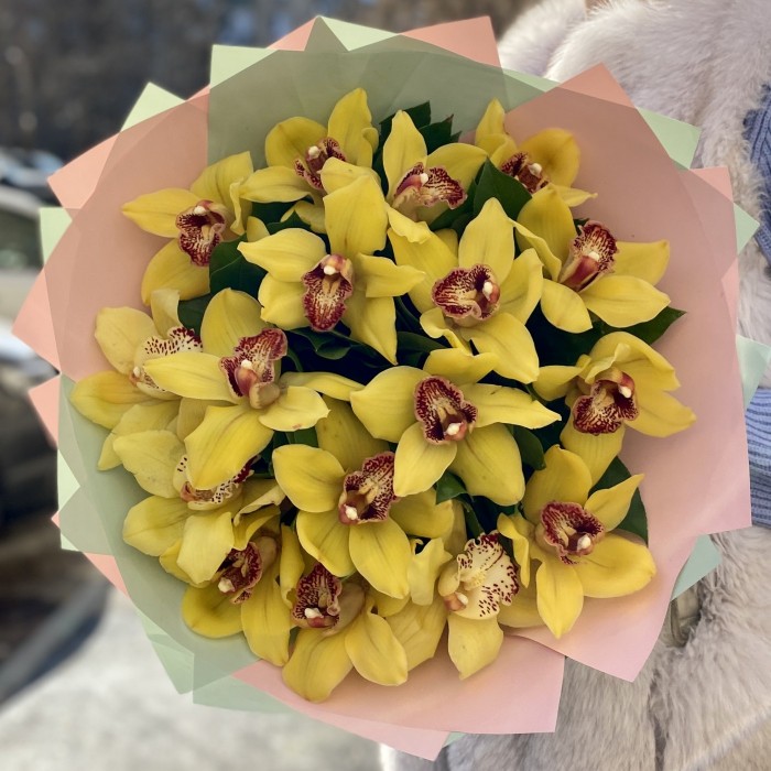 Букет из желтых орхидей