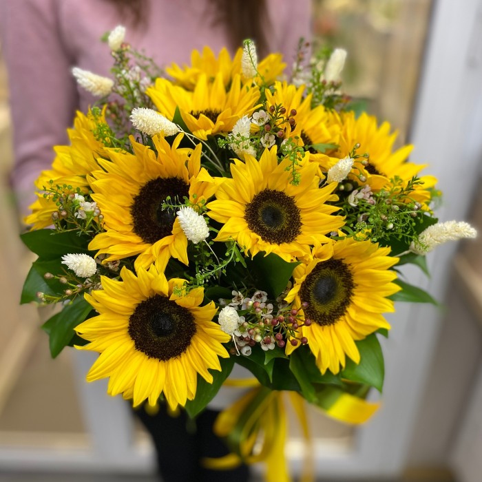 Подсолнухи в шляпной коробке