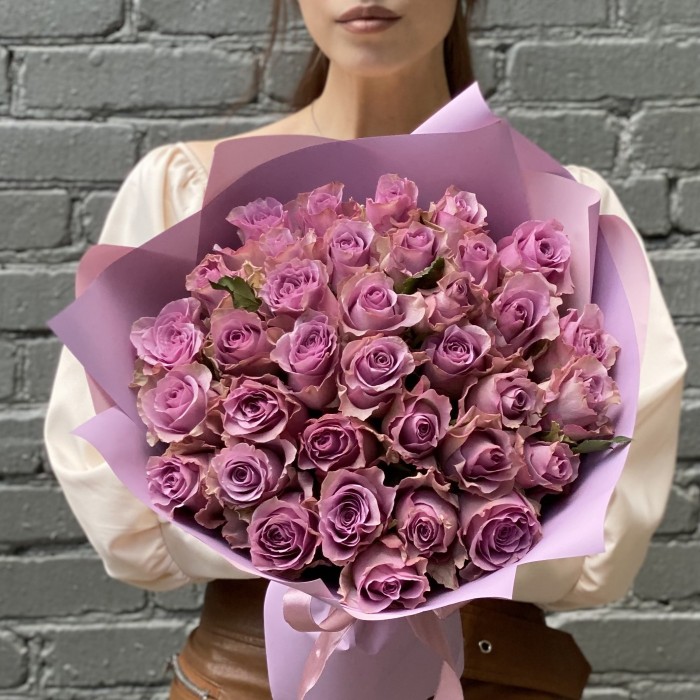 35 сиреневых роз