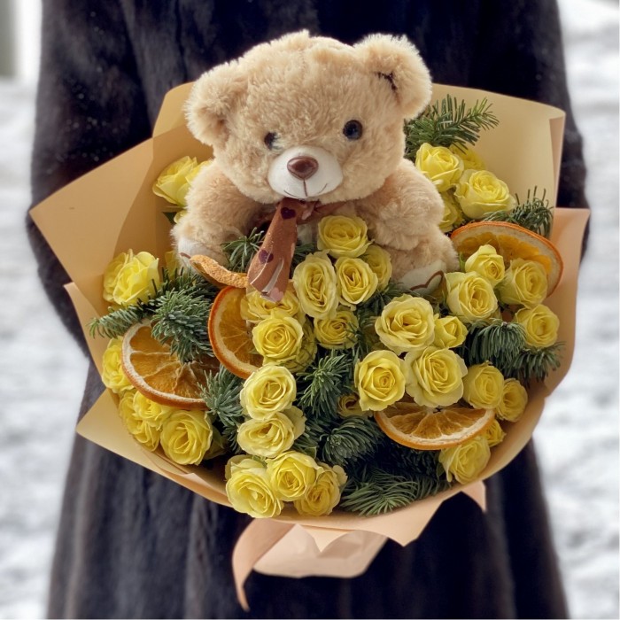 Букет с игрушечным медвежонком