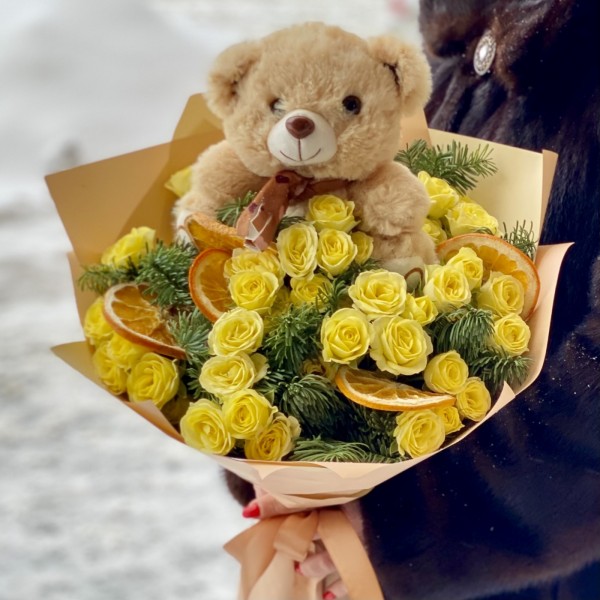 Букет с игрушечным медвежонком