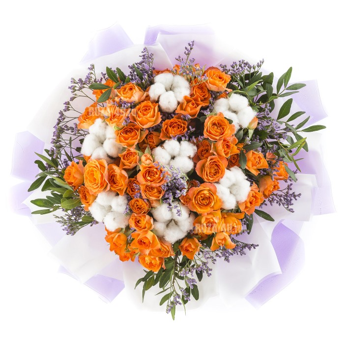 Букет оранжевых роз и хлопка