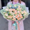 Букет из пионовидных роз с эвкалиптом