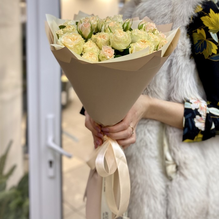 Букет пионовидных роз Саммер и Свит Сара