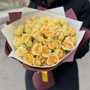 Букет из кустовых роз Золотой замок (Goldi Locks) Букет из кустовых роз Золотой замок (Goldi Locks)