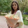 13 пионовидных роз Гравити с маттиолой