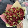 25 шоколадных роз с зеленью
