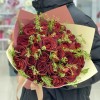 25 шоколадных роз с зеленью