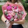 Букет с пионами Полдень в саду