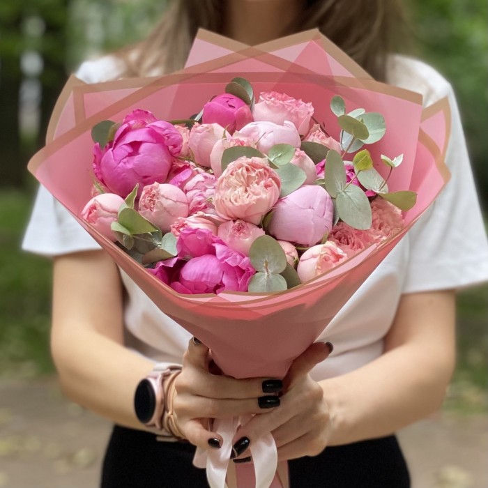 Букет с пионами Полдень в саду