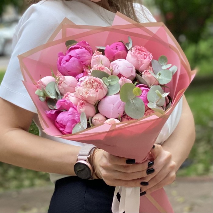 Букет с пионами Полдень в саду