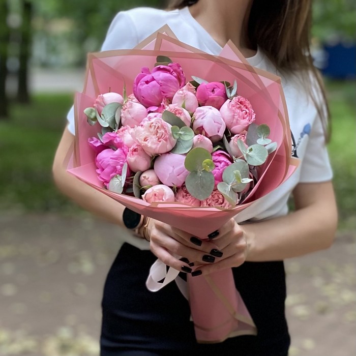 Букет с пионами Полдень в саду