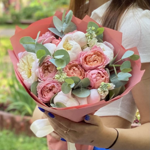 Букет с пионами Таинственное очарование