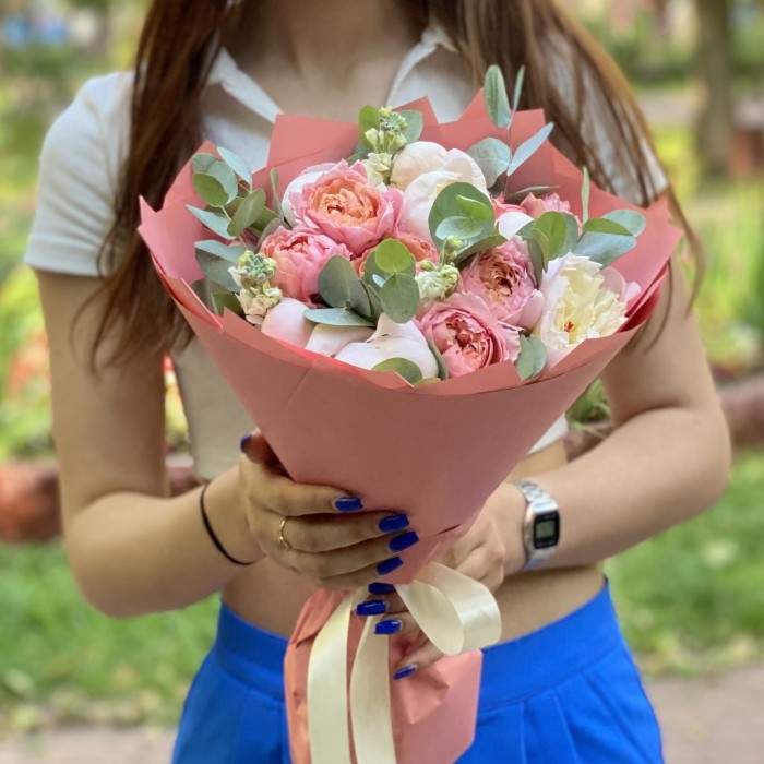 Букет с пионами Таинственное очарование