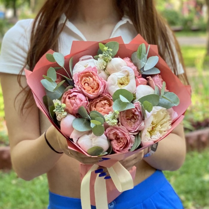 Букет с пионами Таинственное очарование