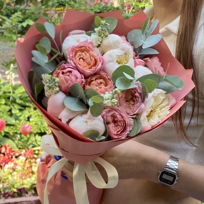 Букет с пионами Таинственное очарование