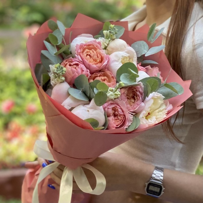 Букет с пионами Таинственное очарование