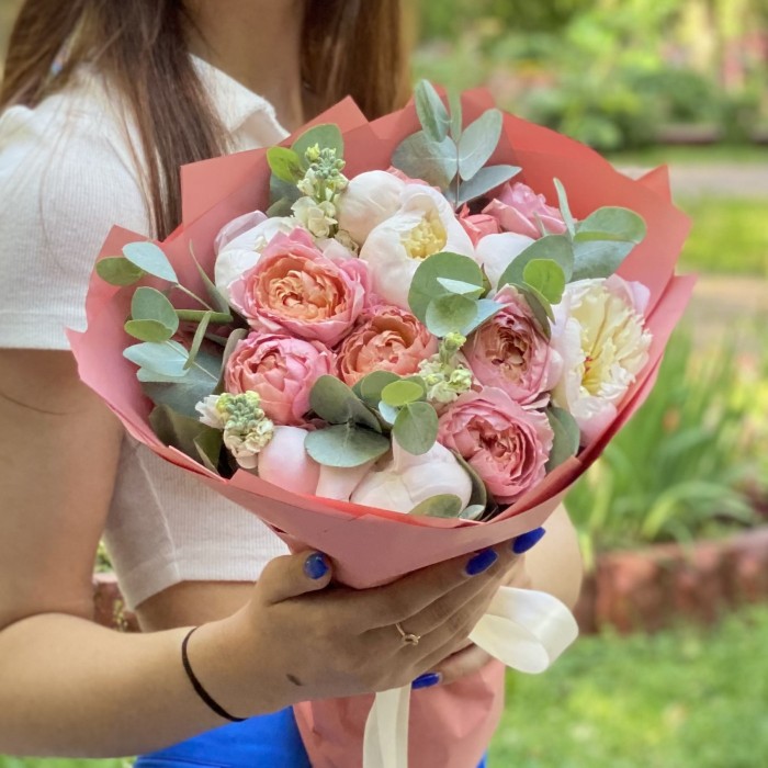 Букет с пионами Таинственное очарование