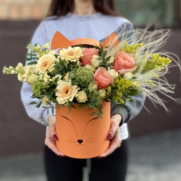 Цветы в коробке Лисичка с герберами