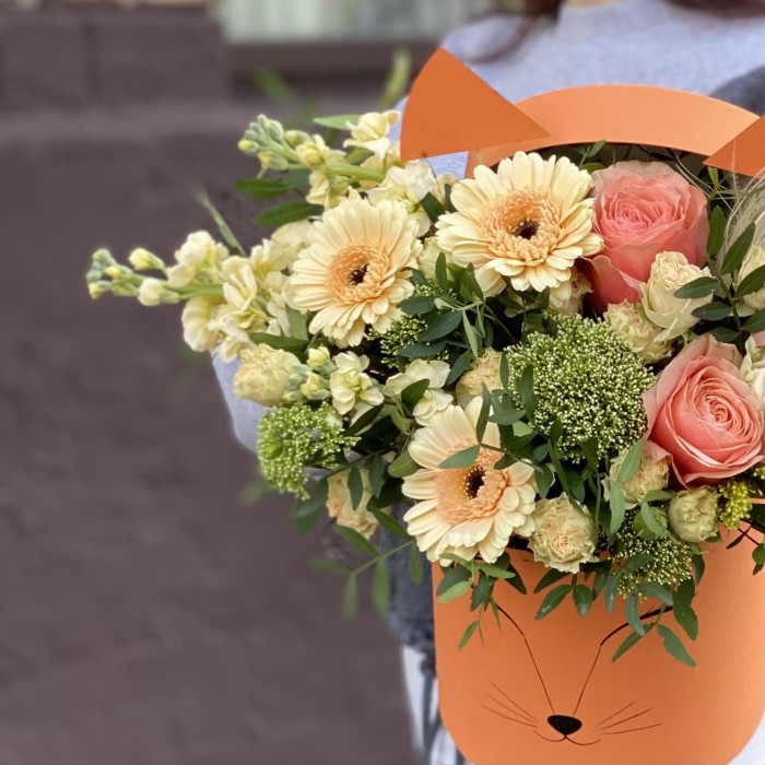 Цветы в коробке Лисичка с герберами