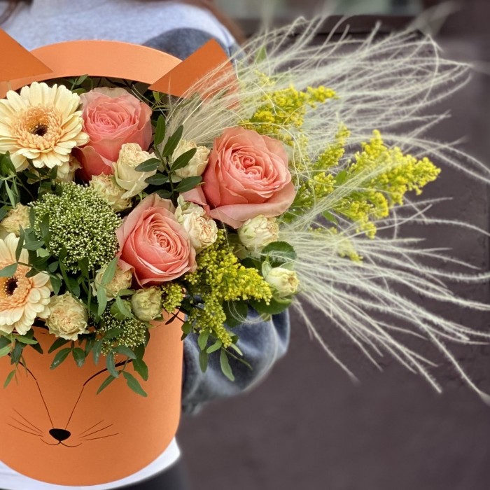 Цветы в коробке Лисичка с герберами