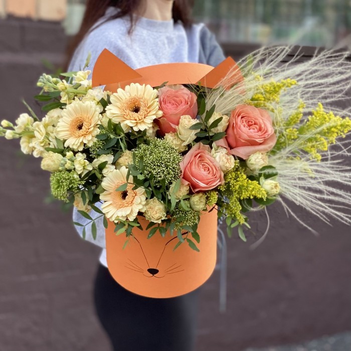 Цветы в коробке Лисичка с герберами