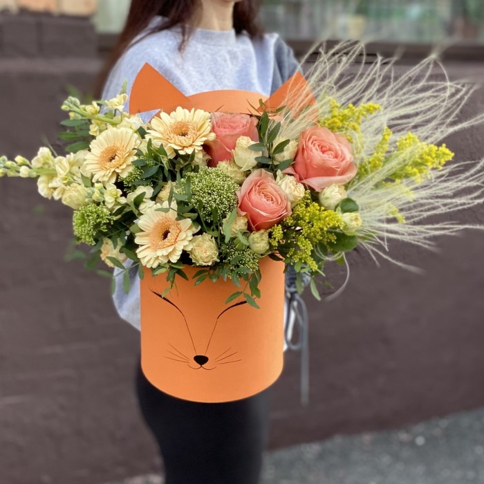 Цветы в коробке Лисичка с герберами