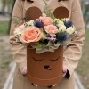 Цветы в коробке Мишенька с розой и диантусом